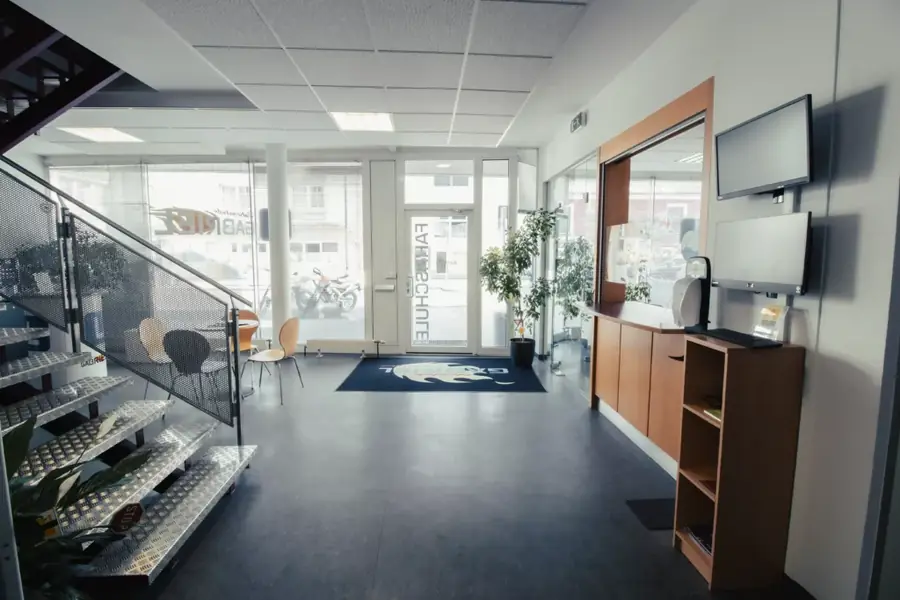 Empfangsbereich der Fahrschule Gabriel in Villach